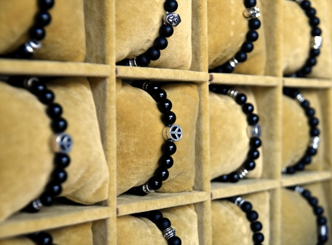 "Siyah inci" ustasının ellerinde şekilleniyor